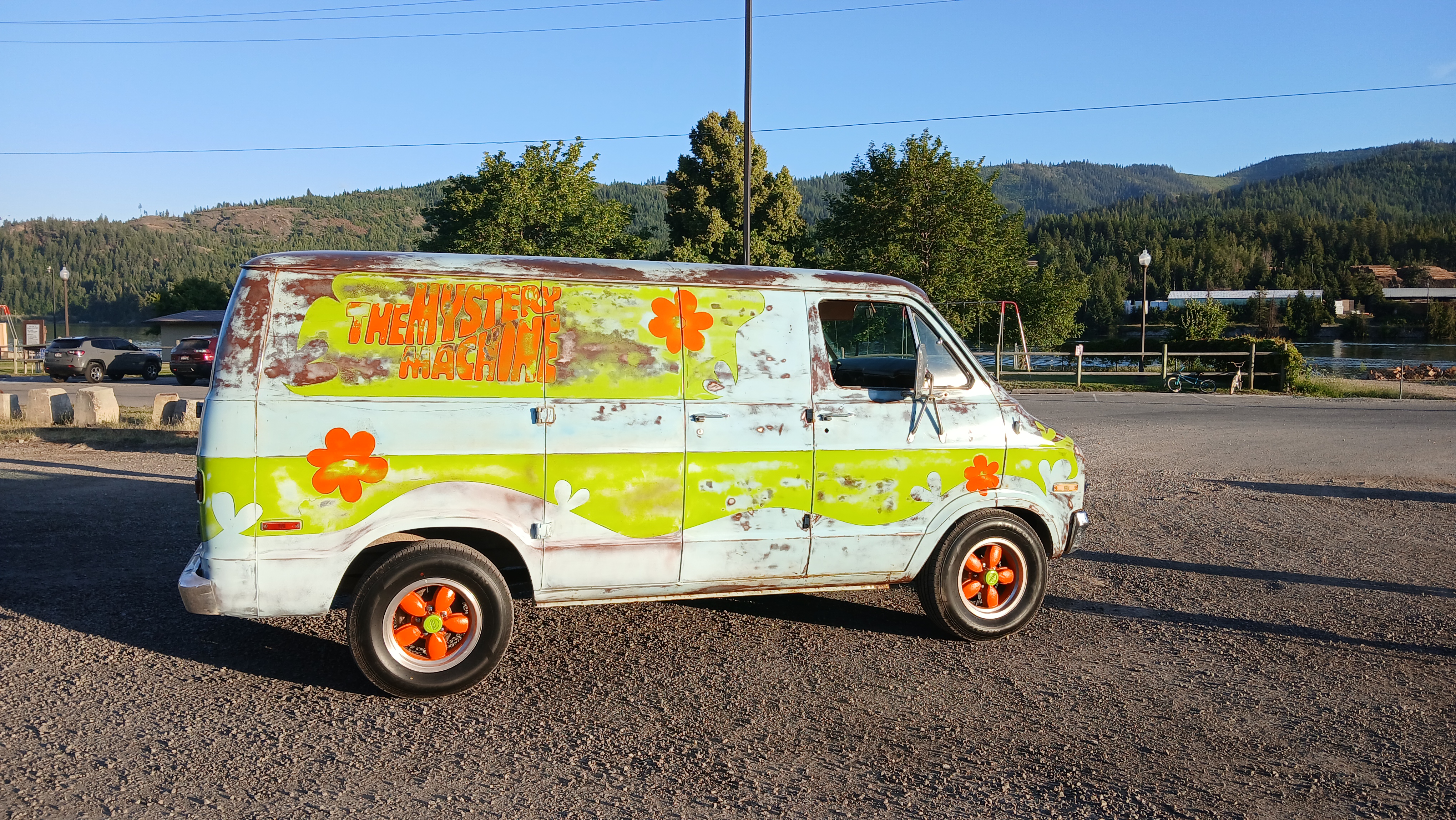Custom 1974 Dodge Van Mystery Machine